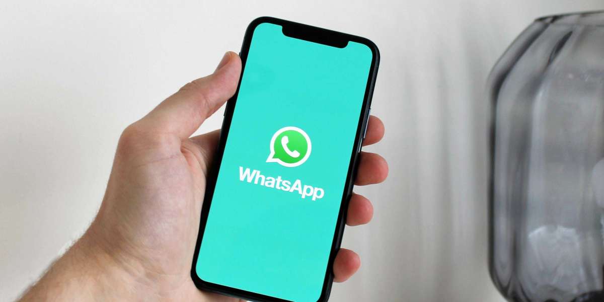 What is a WhatsApp Comunity?