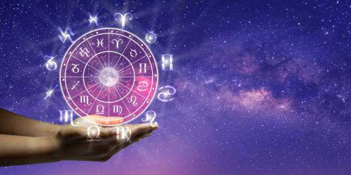 Consult a Famous Astrologer Ahmedabad: Open the Mysteries of Your Future