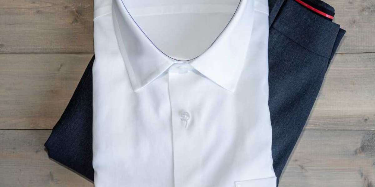 Ever Notice Your Collar Looks Sloppy by Midday? Here’s How I Fixed It