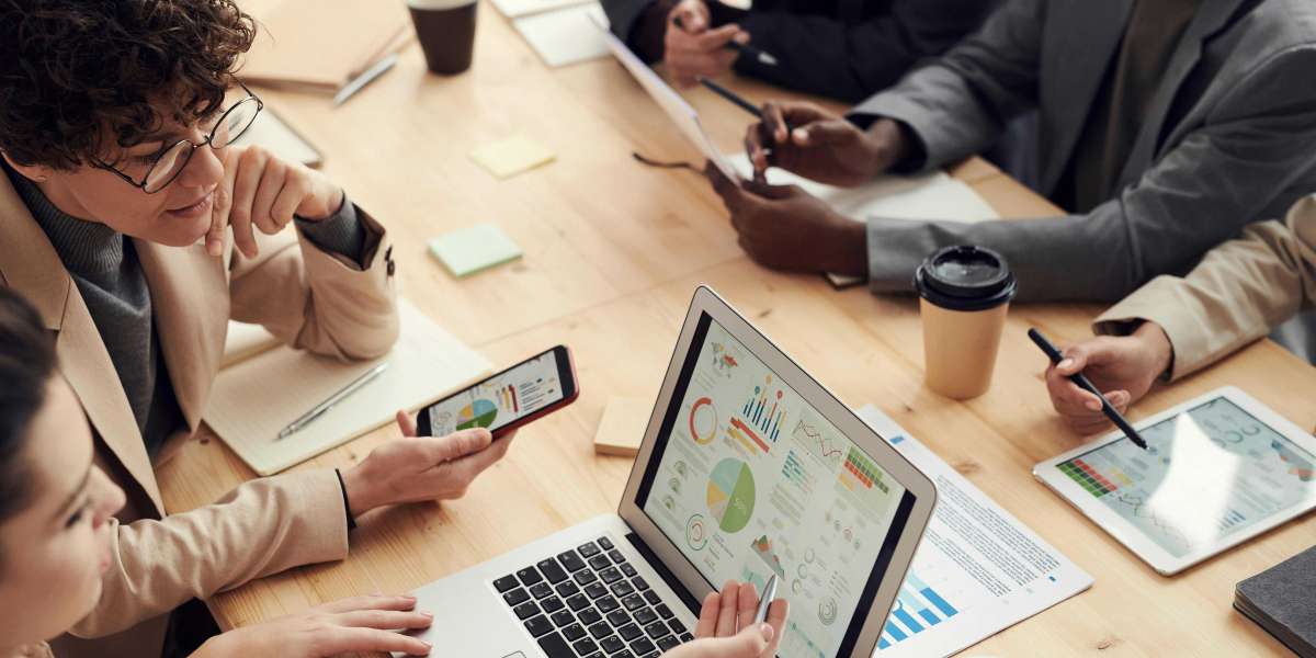 Benefits of Using All-in-One HR Software for Growing Companies