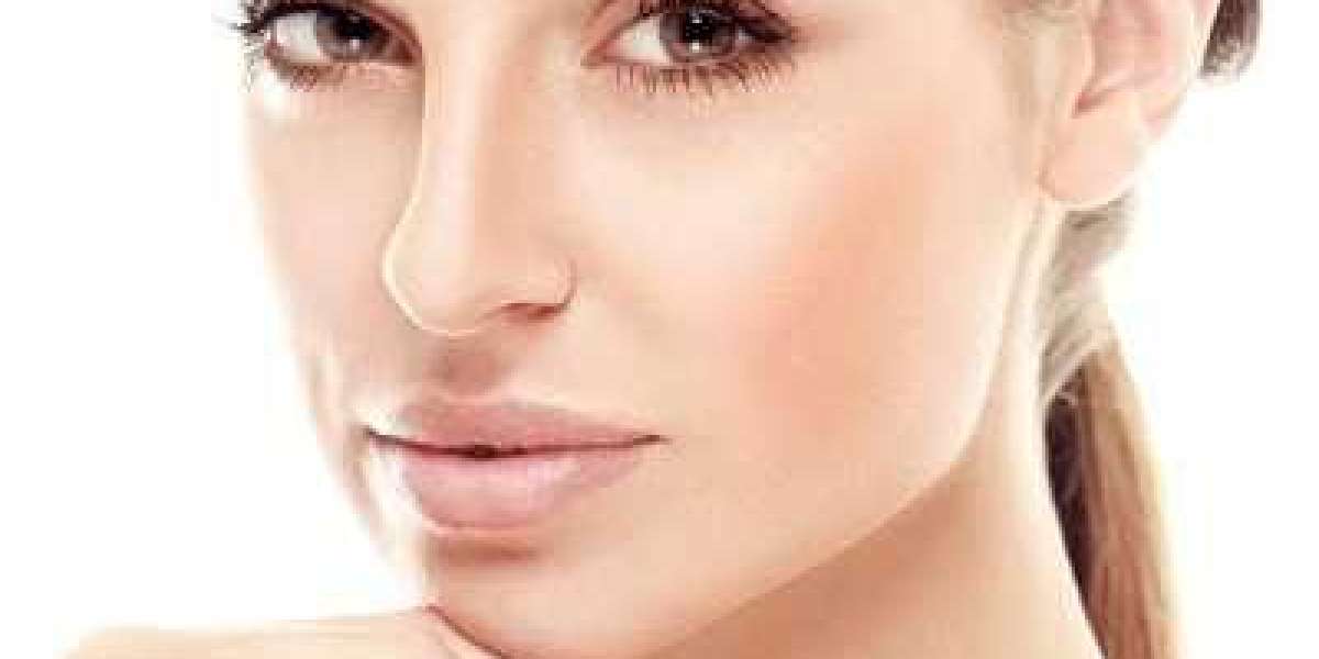 Can a Skin Doctor in Dubai Help Me Identify the Cause of Sudden Adult Acne?